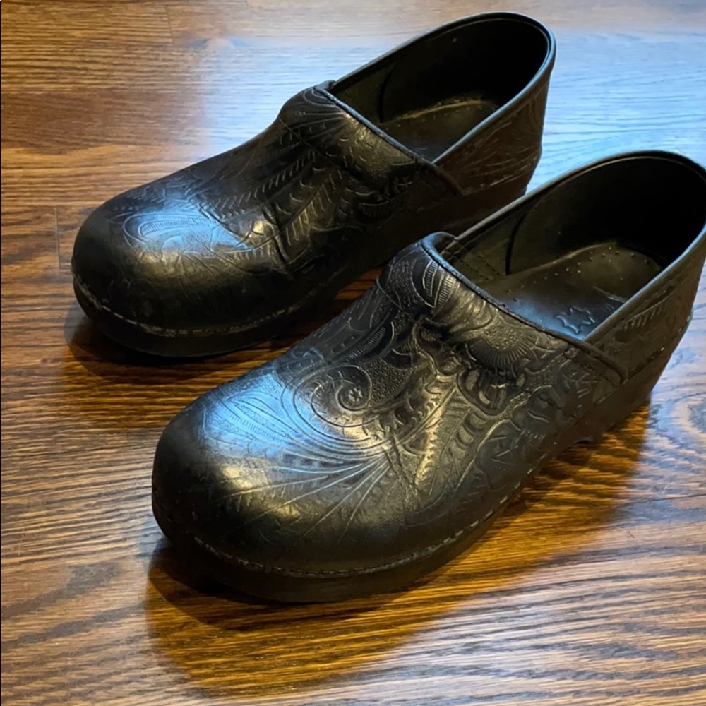 Dansko 40 Floral Black Tooled Nursing Work Clogs